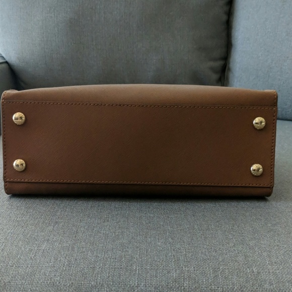 Michael Kors Hamilton Purse - Picture 3 of 6